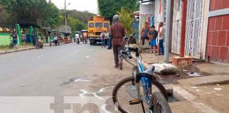 Mujer ciclista muere al impactar contra un bus en Nindirí, Masaya