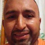 Padre hispano fue asesinado a golpes mientras colgaba luces de navidad