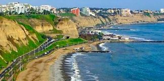 Imagen de una playa en Perú