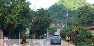 Construyen moderno estadio y calles para el pueblo en Rosita