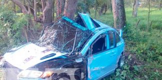 Conductor se estrella contra un árbol en Matiguás