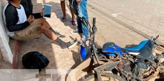 Motociclista impacta con la puerta de un vehículo en Juigalpa