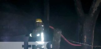 Taller de moto es reducido a cenizas tras fuerte incendio en Granada