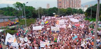 Grupos armados disparan contra manifestantes en Colombia