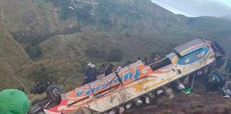 11 personas muertas en Bolivia al caer bus en un precipicio