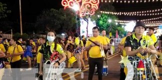 Managua: Carnaval de año nuevo en la Avenida Bolívar a Chávez