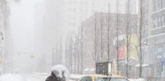 Una fuerte tormenta de nieve golpea Washington y su región