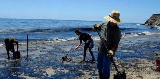 Perú busca voluntarios para limpiar playas del derrame de petróleo