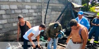 Escombros tras voraz incendio en una vivienda de Granada