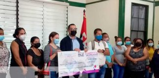 Entrega de créditos del MEFCCA para protagonistas en Managua