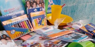 Entrega de paquetes escolares a Estelí