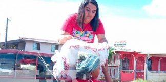 Entrega de paquetes alimenticios en Río San Juan