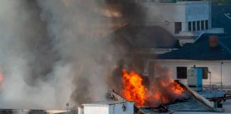 Incendio en el histórico edificio del Parlamento en Sudáfrica