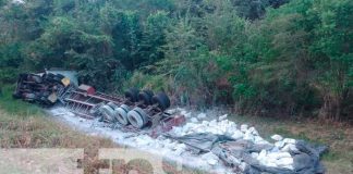 Vuelco de camión en carretera hacia Peñas Blancas, Rivas