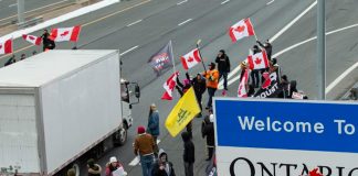 Detiene manifestantes y desbloquean puente en la frontera de Canadá