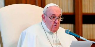 El papa Francisco defiende el celibato durante simposio sacerdotal