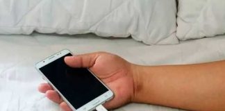 Razones para no cargar el celular en la cama