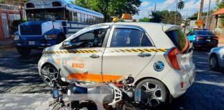 Supuesta imprudencia de taxista provoca una colisión en Managua