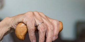 Anciana en Italia pasó dos años sentada en su silla, pero ya muerta