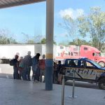 Autoridades de Guatemala detienen a masiva caravana de hondureños