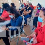 Reunión de mujeres y líderes comunales en Managua