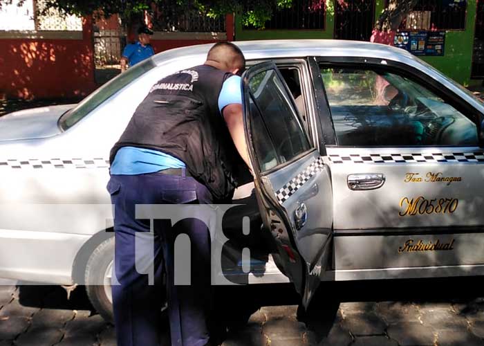 Investigación por robo de vehículo taxi en Managua