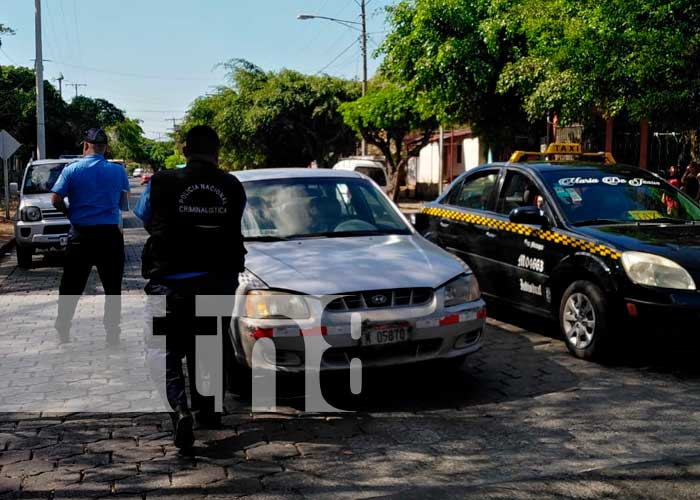 Investigación por robo de vehículo taxi en Managua