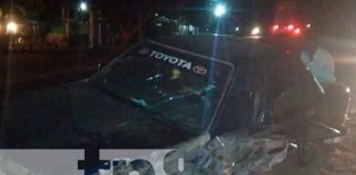 Conductor de carro escapa de la muerte tras impactar contra furgón