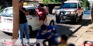 Invasión de carril provoca accidente entre moto y taxi en Managua