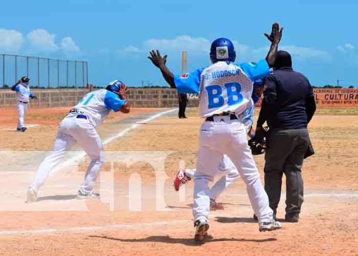 Pescadores del Caribe Norte arponean a las Fieras del San Fernando