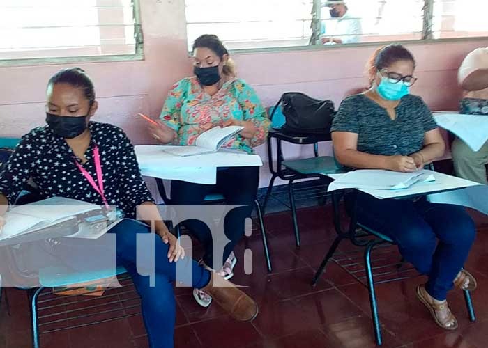 Maestros reciben taller de pintura por el Ministerio de Educacion en Managua