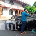 Vuelco de camioneta en aparatoso accidente en Managua