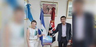 Embajada de Nicaragua en Argentina recibe visita de escritora