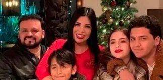 Ex disquera de Christian Nodal demanda otra vez a sus padres