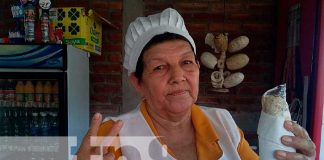 Doña Herlinda, con más de 40 años vendiendo quesillos en La Paz Centro