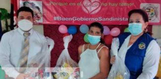 Entrega de paquetes alimenticios a familias de Tipitapa