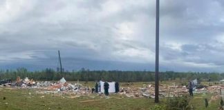 Dos muertos y casas destruidas por tornado que azotó noroeste de Florida