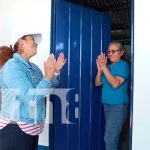 Entrega de una nueva vivienda en un barrio de Managua