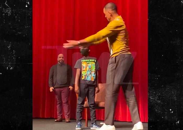 Will Smith demuestra a niño cómo se dan las bofetadas en las películas