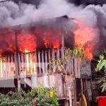 En la calle quedó una familia en El Rama tras un fuerte incendio