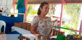 Managua: Aprenden a elaborar artesanías en el Parque de Ferias