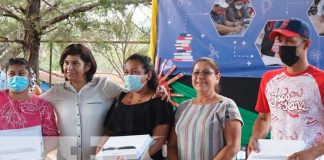 estudiantes reconocidos de Estelí reciben honores