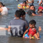 Ciudadanos se dan un chapuzón en las aguas de Poneloya y Las Peñitas en León