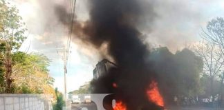 ¡De película! camión toma fuego en Nandaime