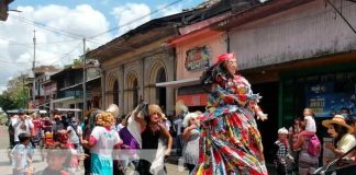 Promesantes de San Marcos celebran Procesión de los Santos