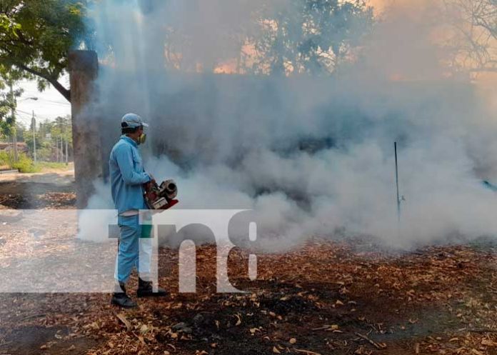 Fumigación en comarca de Managua