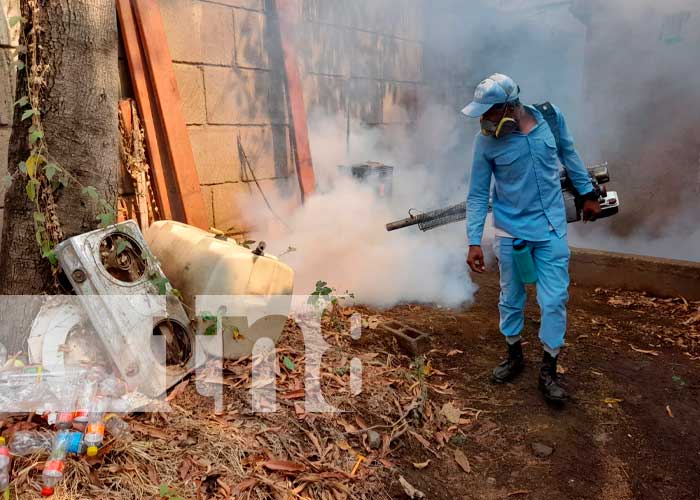 Fumigación en comarca de Managua