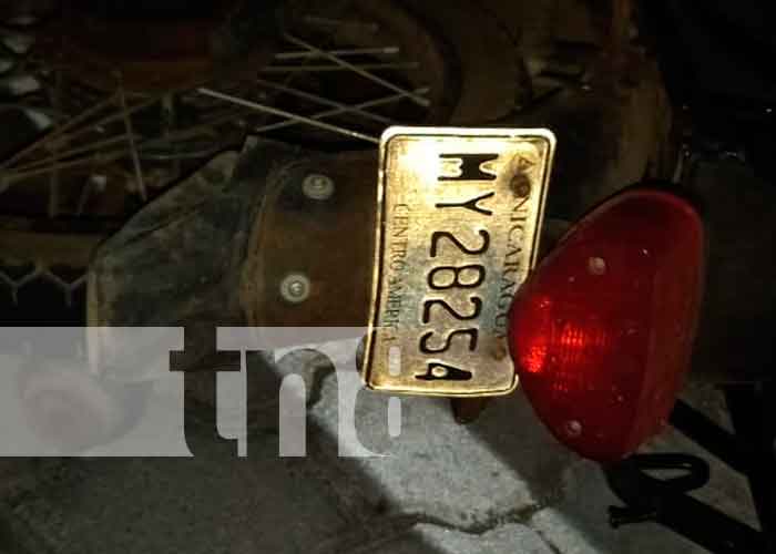 Bajarse de su vehículo a orinar le costó la vida a hombre en Granada