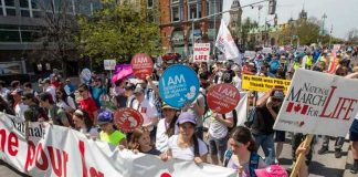 Miles de activistas contra el aborto se manifiestan en Canadá