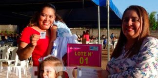 Entregan lotes de terreno a madres de Masaya